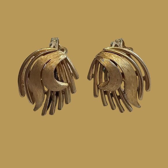 VINTAGE CROWN TRIFARI ALFRED PHILIPPE GOLD CLIP EARRINGS - Picture 5 of 10